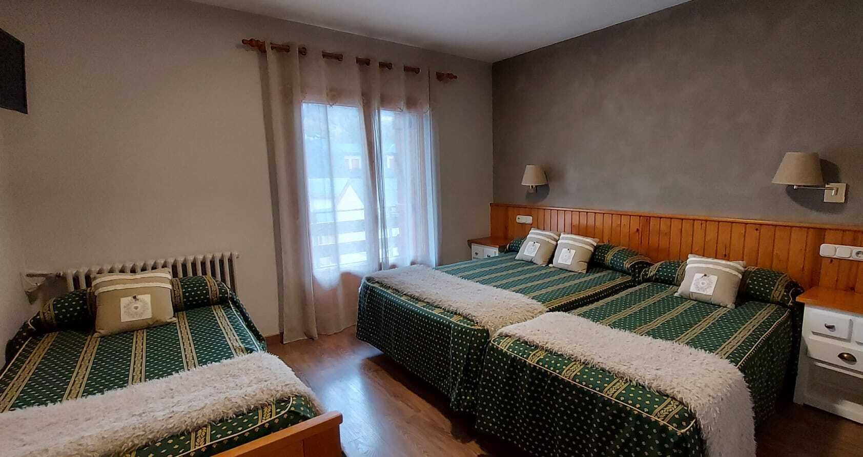 quadruple room | free wifi, bed sheets