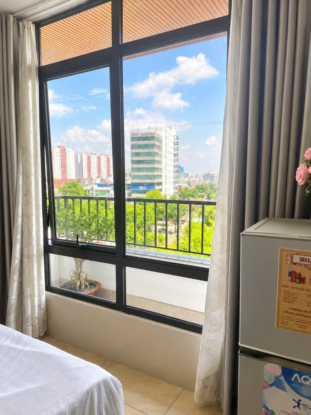 Deluxe With Balcony | Desk, blackout drapes, soundproofing, WiFi (free)