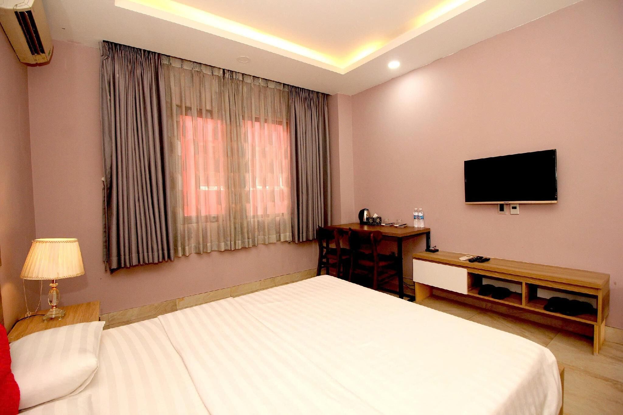 Quarto luxo | Escrivaninha, cortinas blackout, quartos à prova de som