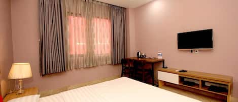 Quarto luxo | Escrivaninha, cortinas blackout, quartos à prova de som