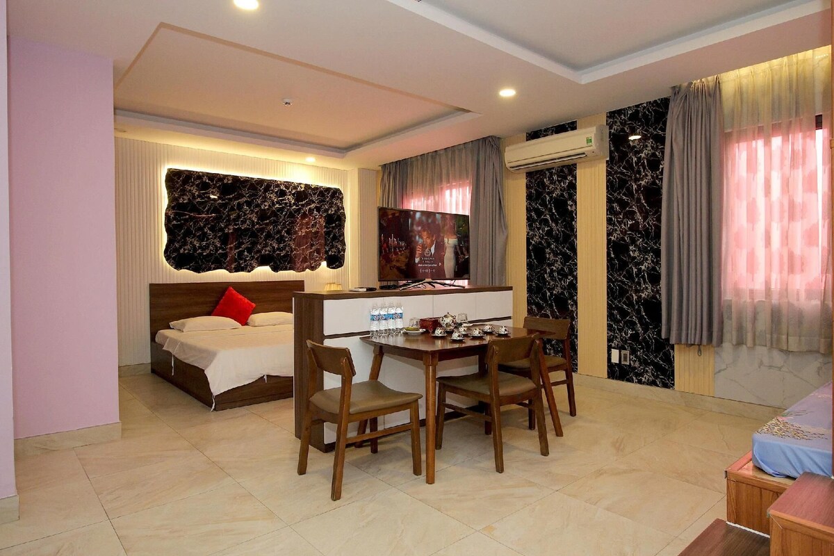 Suite | Minibar, desk, blackout drapes, soundproofing