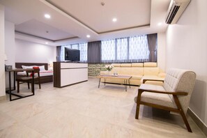 Desk, blackout drapes, soundproofing, free WiFi - AHA Heritage Hotel (Ho Chi Minh City)