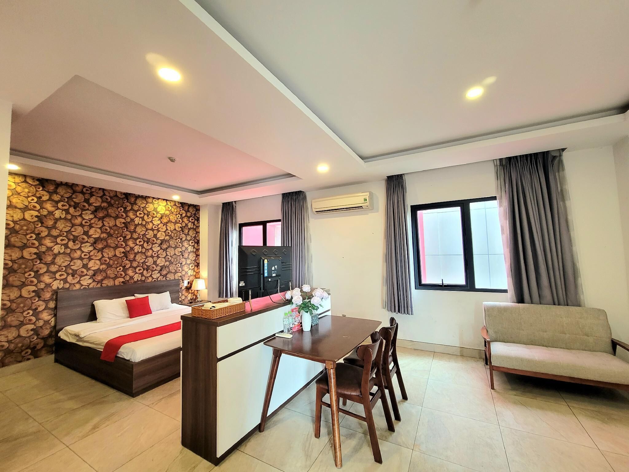 Studio Suite, City View