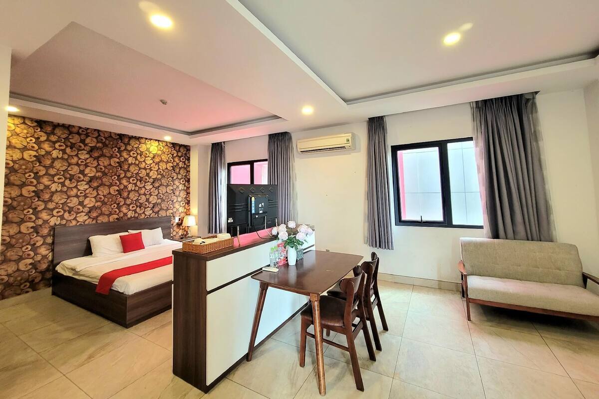 Studio Suite, City View