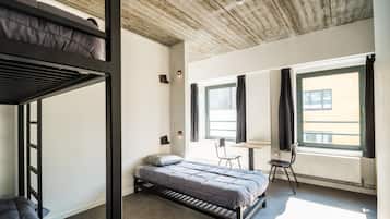 Decoración personalizada, muebles diferentes y cortinas blackout