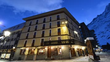 Fassade der Unterkunft â Abend/Nacht