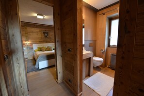 Suite, Terrace (Verde) | Bathroom | Shower, free toiletries