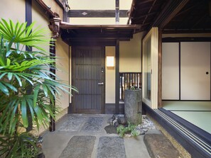 Traditional-Villa (Japanese Style Private Vacation Home) | Terrasse/Patio