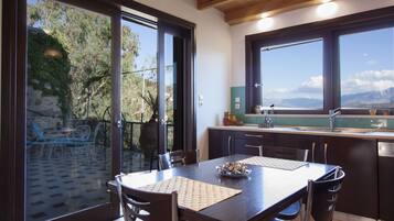 Nhà dành cho gia đình, 3 phòng ngủ | Bếp riêng | Bếp nấu, dụng cụ pha cà phê/trà, ấm điện