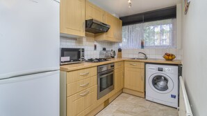 Apartment, 1 Double Bed and 1 Double Sofa Bed, Non Smoking | Private kitchen - King's Place Camden Town (London)