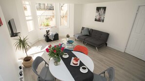 Living room - Light filled garden flat sleeps 4 (London)
