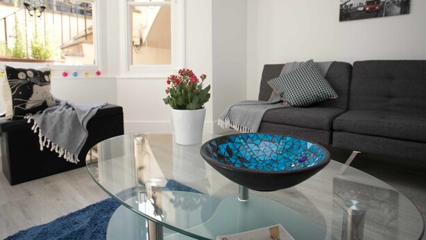 Living room - Light filled garden flat sleeps 4 (London)