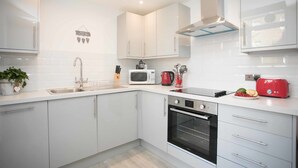 Interior - Light filled garden flat sleeps 4 (London)