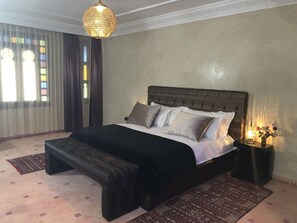 Premium bedding, in-room safe, individually decorated, blackout curtains - Riad le Jasmin (Sidi Dahmane)