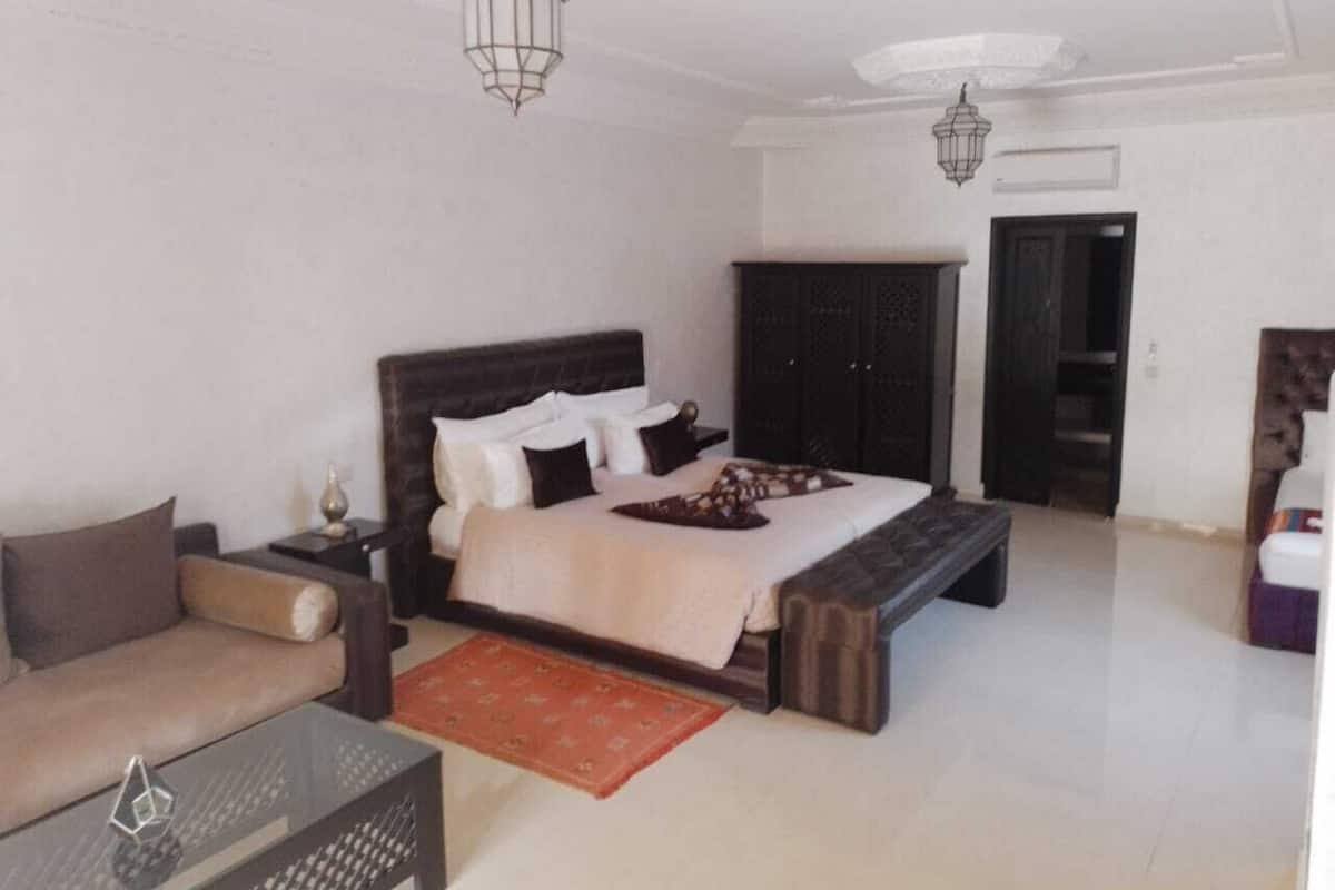 Deluxe Room, Multiple Beds, Accessible | Premium bedding, in-room safe, individually decorated, blackout drapes