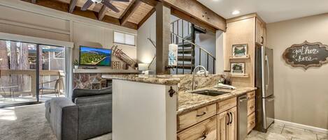 Casa de ciudad, 1 habitación | Cocina privada | Refrigerador, microondas, horno y lavavajillas