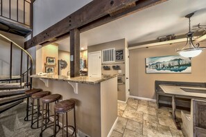 Casa de ciudad, 1 habitación | Cocina privada | Refrigerador, microondas, horno y lavavajillas