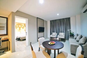 ห้องสวีท | โต๊ะทำงาน, Wi-Fi ฟรี