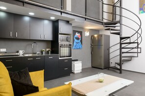 Luksus-lejlighed - flere senge - ikke-ryger | Privat køkken | Køleskab/fryser i fuld størrelse, mikrobølgeovn, ovn, kogeplade