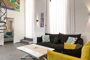Luxury Apartment, Multiple Beds, Non Smoking | Living area