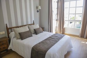 Double or Twin Room | Desk, blackout curtains, free cots/infant beds, free WiFi
