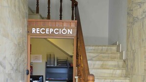 A reception area with a marble staircase leading up. - A Morada do Cigarron (Verín)