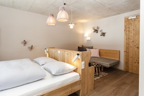 Deluxe Double Room, Non Smoking | In-room safe, desk, soundproofing, free WiFi - Langtauferer Hof (Curon Venosta)