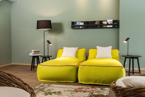 Coffres-forts dans les chambres, bureau, chambres insonorisées