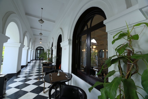 Alpha Old Court House