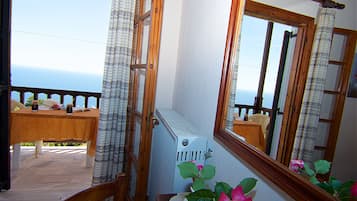 Grand-Apartment, 1 Schlafzimmer, Meerblick (1st Floor) | Balkon