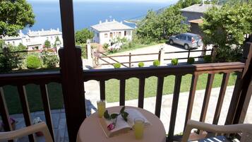 Apartment, 1 Bedroom, Sea View, Ground Floor | Soundproofing, free WiFi, bed sheets