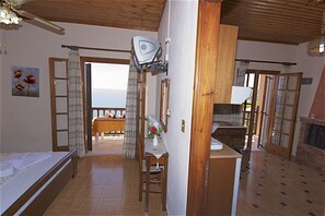 Soundproofing, free WiFi, bed sheets - Alkmini (Zagora-Mouresi)
