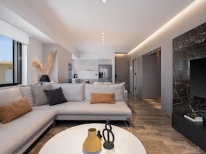 Elite-huoneisto | Oleskelualue | 43–tuumainen äly-TV, jossa kaapelikanavat