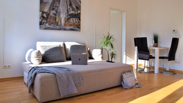 100-cm LCD TV with cable channels, TV, Netflix - Belvedere Apartment (Vienna)