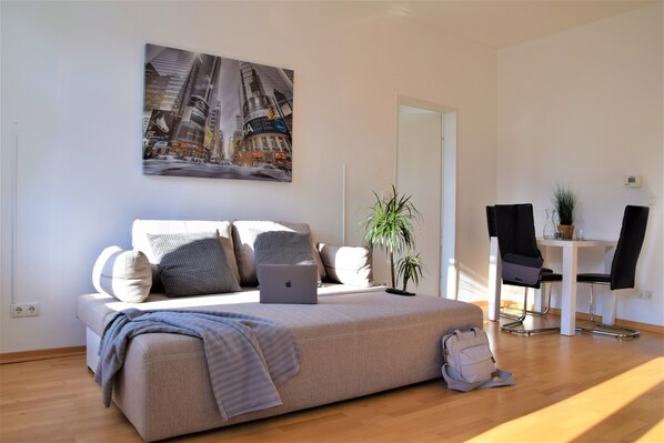 100-cm-LCD-Fernseher mit Kabelempfang, Fernseher, Netflix