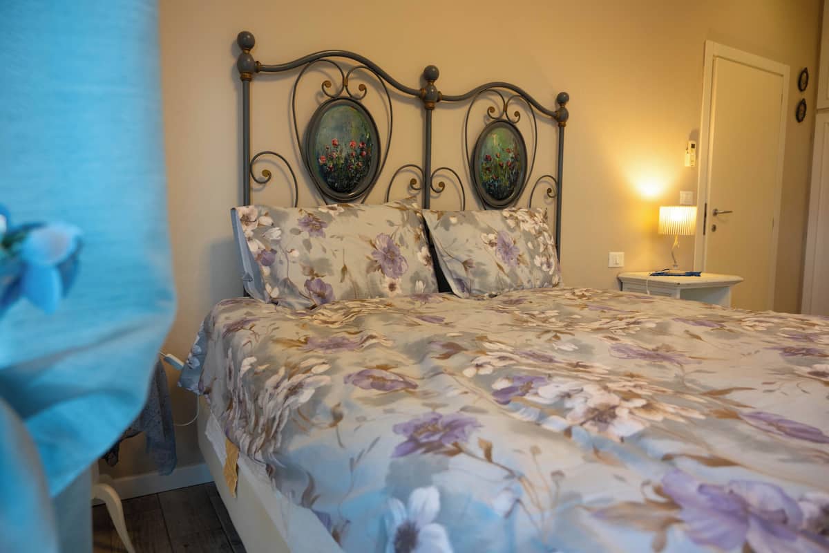 Romantic Double or Twin Room (Violante) | Memory foam beds, soundproofing, free cribs/infant beds, free WiFi