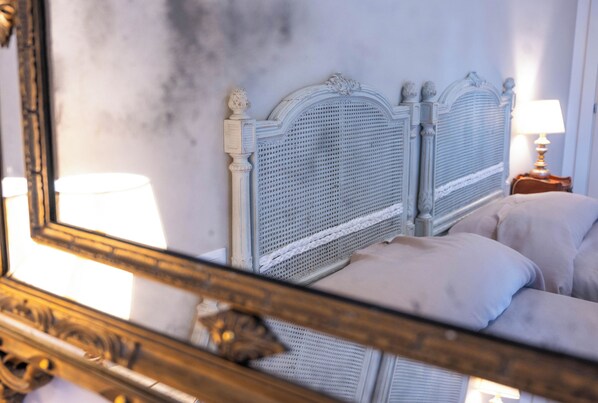 Habitació doble o amb dos llits individuals tradicional | Matalassos d'escuma viscoelàstica i habitacions insonoritzades