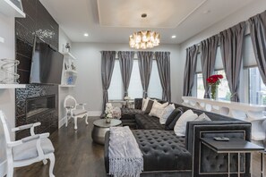 Smart TV, fireplace, stereo