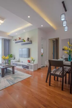 Classic-Apartment, 3 Schlafzimmer | Wohnzimmer | Flachbildfernseher