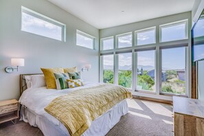 6 bedrooms, iron/ironing board, travel crib, WiFi