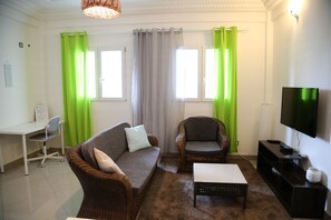 Comfort Double Room (Le Point Depart) | Living area | Plasma TV - Le Buffle Noir Douala (Douala)