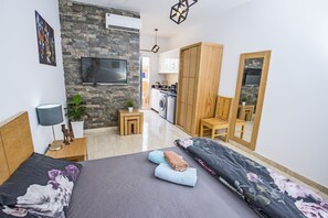 Top Floor Pool View, Balcony, Kitchenette, Washing Machine | Tiba Resort C34 | 空調