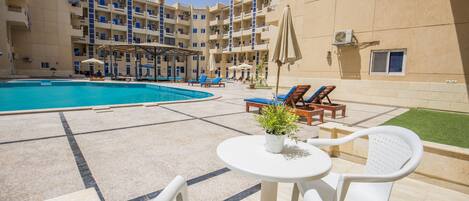 Poolside, Patio, Washing Machine, Kitchenette | Tiba Resort P4 | Terras