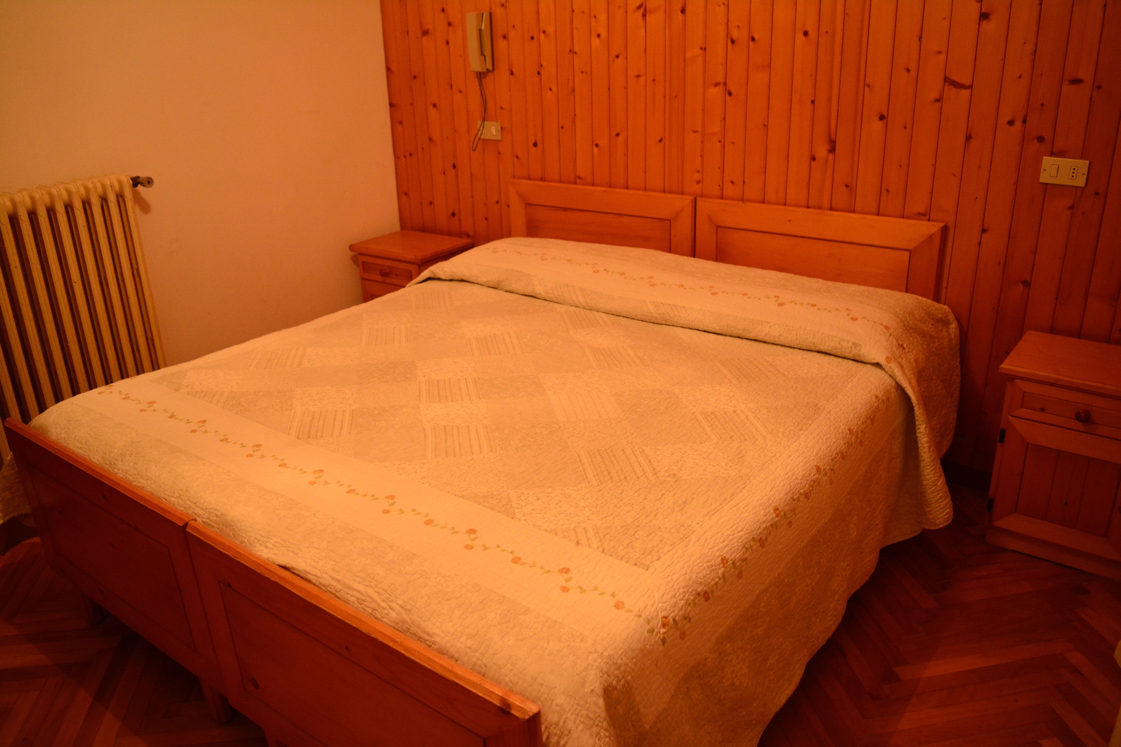 blackout curtains, free wifi, bed sheets