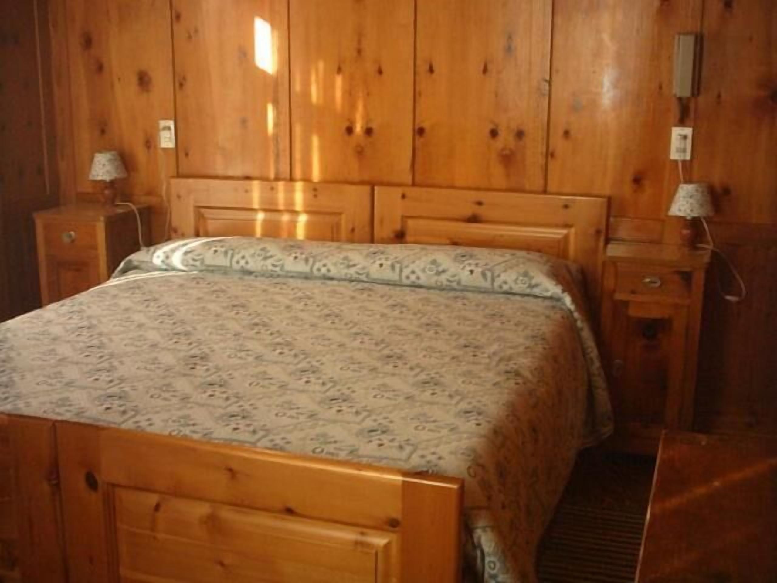 blackout curtains, free wifi, bed sheets