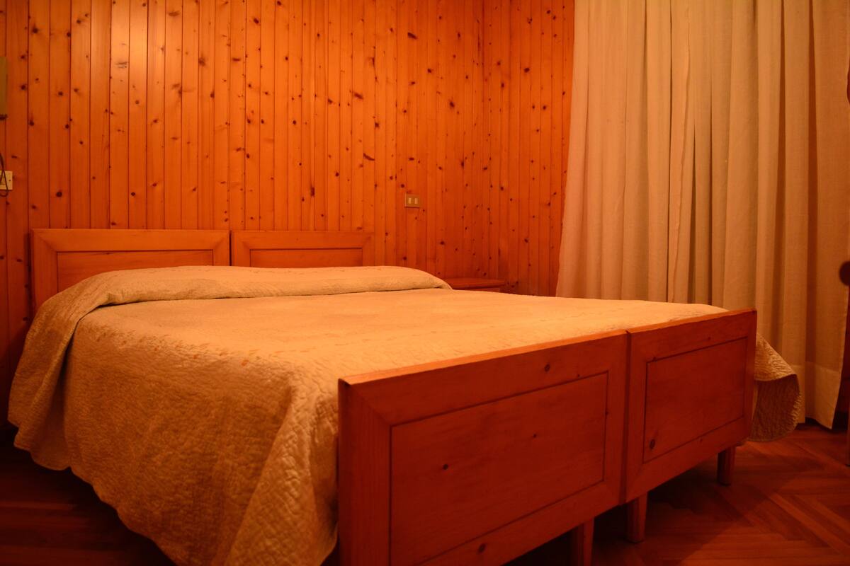 Cortinas blackout, Wi-Fi de cortesia, roupa de cama