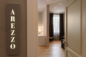 精緻開放式套房 | 埃及棉床單、高級寢具、羽絨被、記憶棉床墊