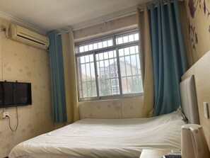 Tweepersoonskamer | Verduisterende gordijnen, gratis wifi, beddengoed