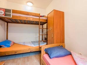 Classic Triple Room, Shared Bathroom (1P1) - Folks Village Plowce House (Gdansk)