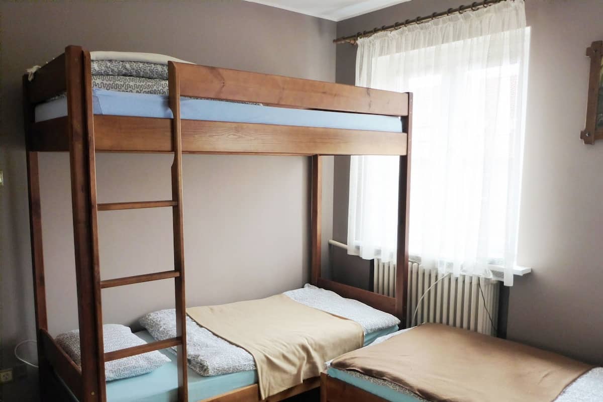 Family Room, Shared Bathroom (03) | 1 bedroom, blackout drapes, rollaway beds, bed sheets